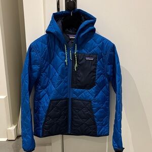 Patagonia Women's Blue and Navy Puffer Jacket